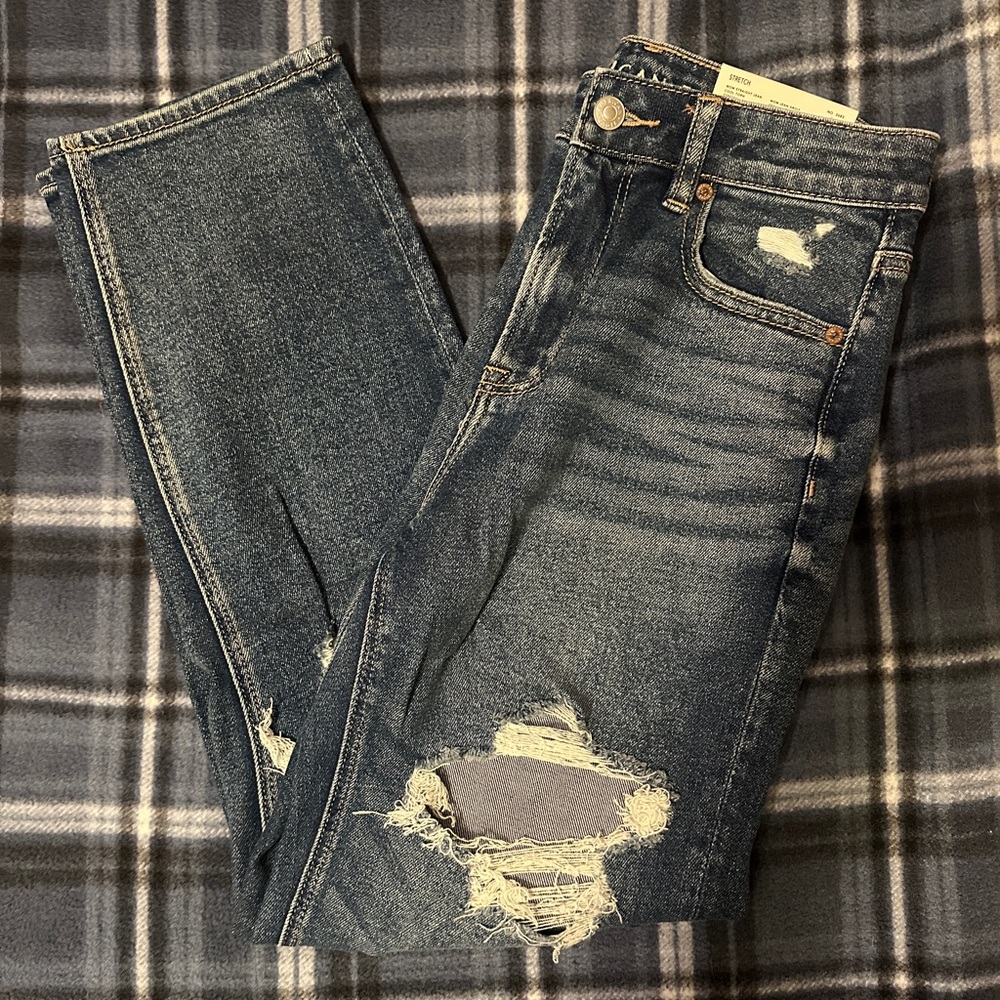 American Eagle- Mom Straight High Rise, Size 4
